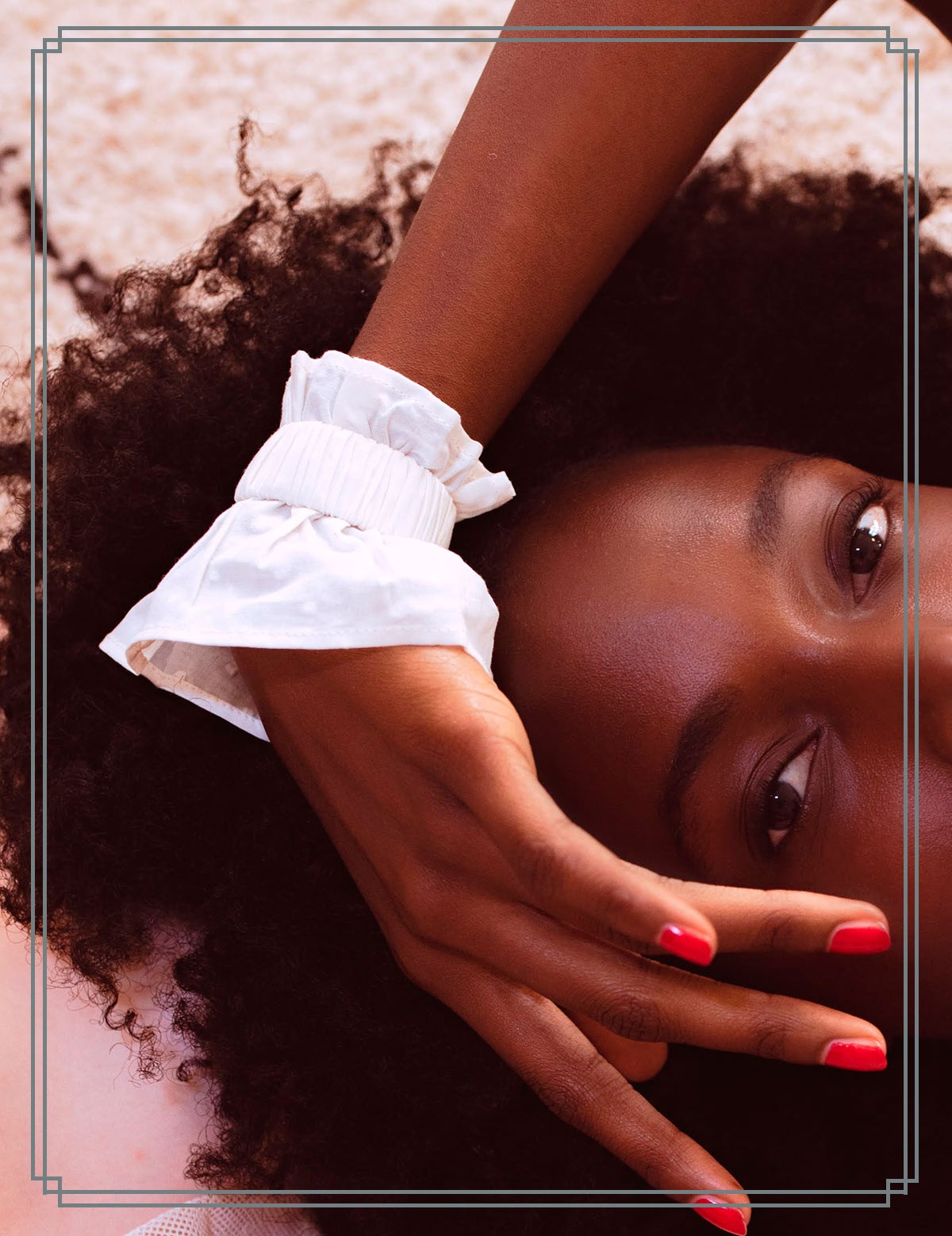 Accessoire mode modulable, parfait pour un look rétro-chic et élégant