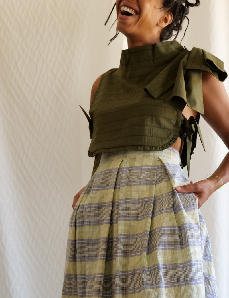 Le Plastron - Popelina caqui a rayas y con marca