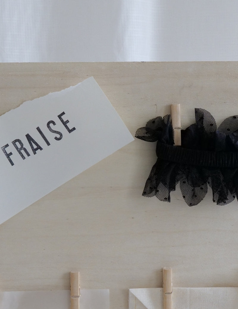 La Fraise - Le Tulle pétale brodé Plumetis noir